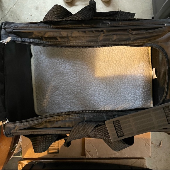 Sherpa Deluxe Pet Carrier - Picture 3 of 8